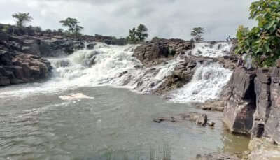 A view of Kanakai Waterfalls