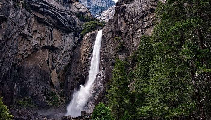 An amusing view of Kuskem Waterfalls