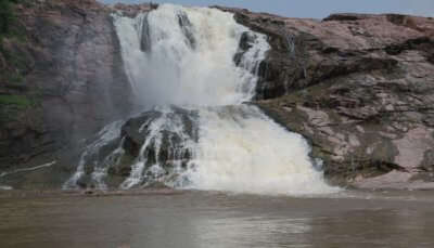 A view of Pochera Waterfalls