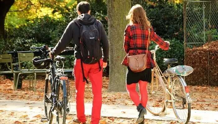 couple in garden paris