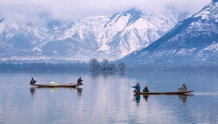 Dal Lake is a beautiful place to visit in winter in Kashmir.