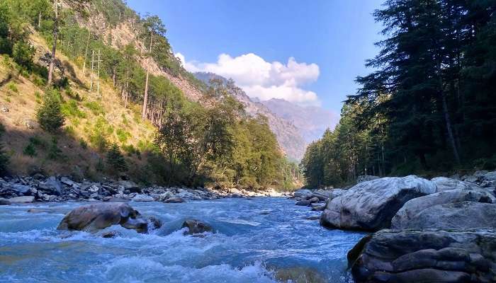 Kasol in winter is striking and picturesque 