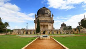ancient and historical landmarks in Hyderabad