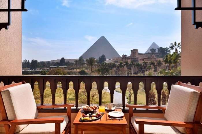 Restaurants overlooking pyramids.