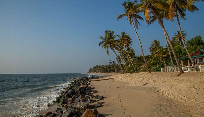 beach side view at one of the best places to visit in Kerala