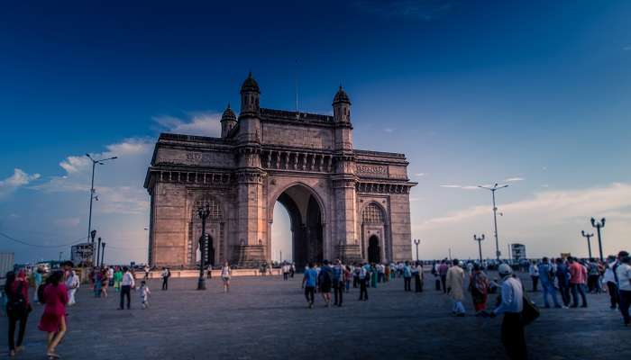 गेटवे ऑफ़ इंडिया, मुंबई के पर्यटन स्थल में से एक है