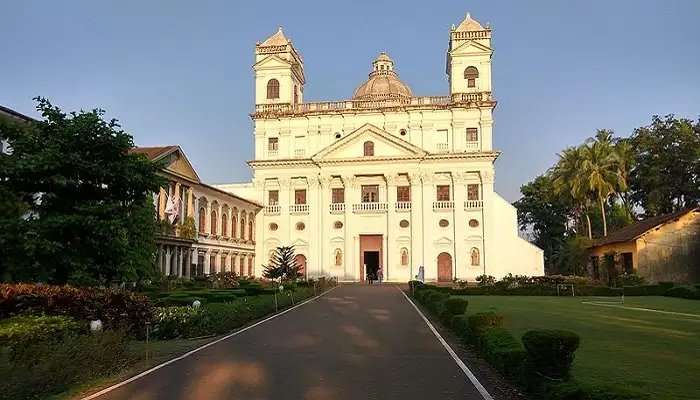 चर्च ऑफ सेंट कैजेटन गोवा में घूमने की जगहें में से एक है