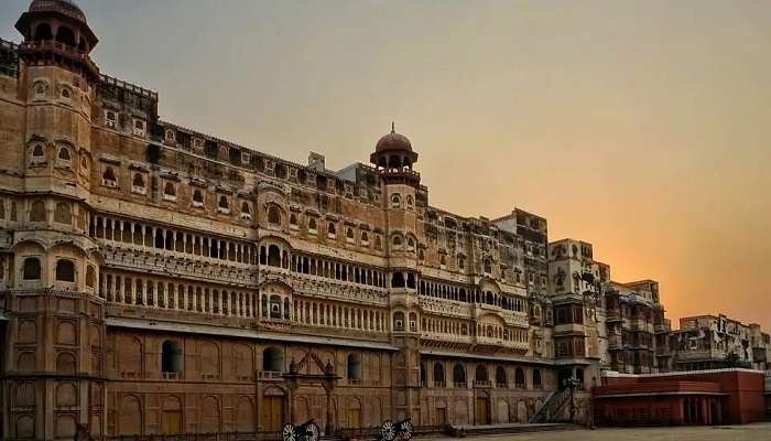 राजस्थान में जूनागढ़ फोर्ट घूमने के लिए सबसे अच्छी जगहों में से एक है 