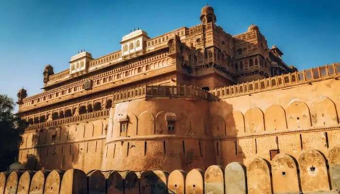 जूनागढ़ किला राजस्थान में देखने लायक सबसे लोकप्रिय जगहों में से एक है