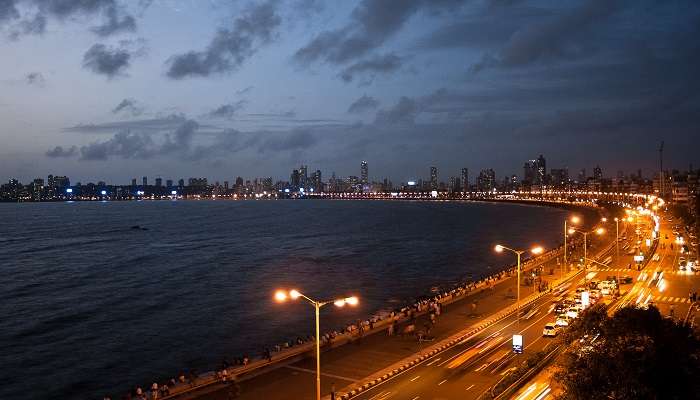 मरीन ड्राइव, मुंबई के पर्यटन स्थल है