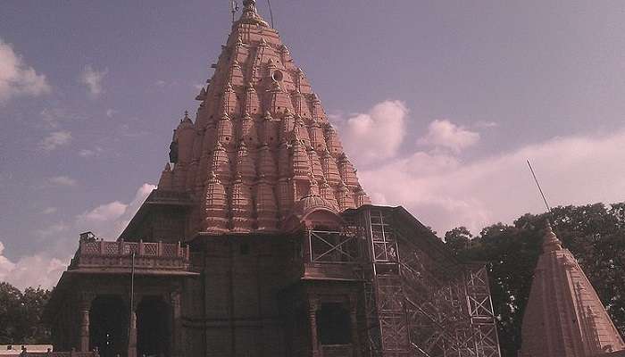 यह मंदिर बारह ज्योतिर्लिंगों में से एक है