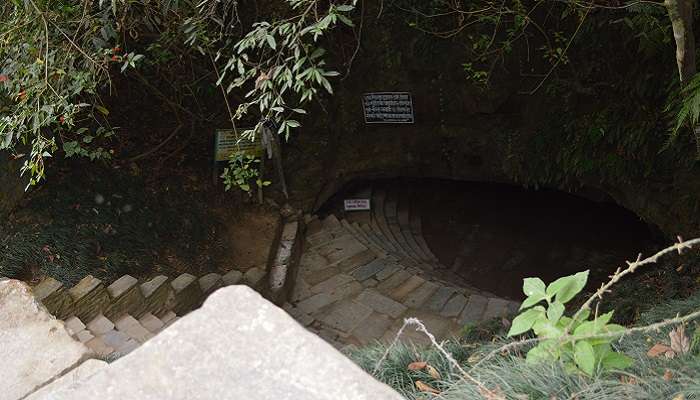 नेपाल दर्शनीय स्थल में महेंद्र गुफा सबसे लोकप्रिय जगह है