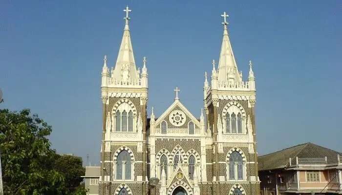 माउंट मैरी चर्च, मुंबई के पर्यटन स्थल में से एक है