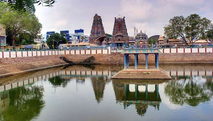 Vadapalani Murugan Temple is beautiful place in Chennai sightseeing place
