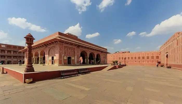 सिटी पैलेस राजस्थान के प्रमुख पर्यटन स्थल है