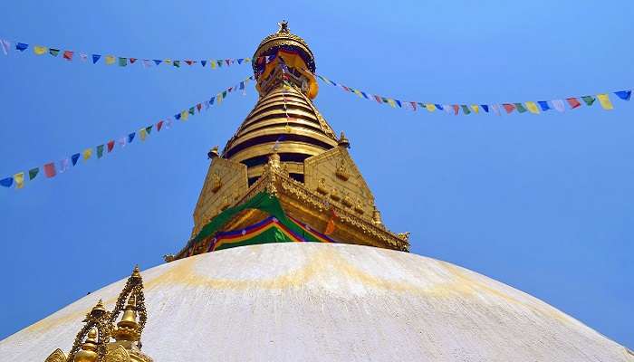 नेपाल दर्शनीय स्थल में से एक स्वयंभू मंदिर है