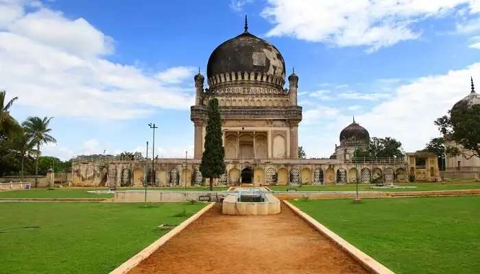 हैदराबाद के ऐतिहासिक स्मारक लोकप्रिय है