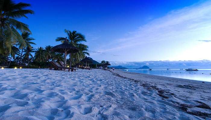 things to do in Mauritius- unwind at this beach 