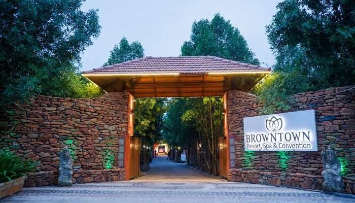 Brown Town Resort & Spa 