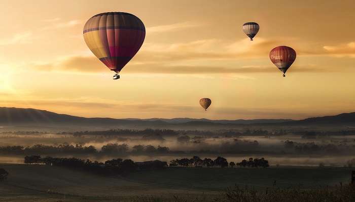 Go hot-air ballooning with loved ones, among the offbeat things to do in Goa. 