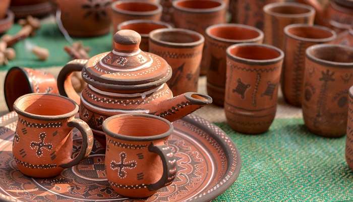 Visit Dilli Haat for handicrafts shopping in Delhi, one of the best tourist places in Delhi