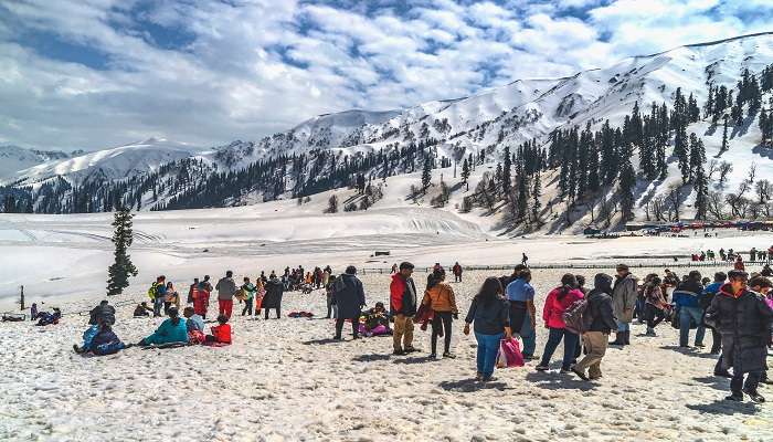 A delightful view of people enjoying at Gulmarg