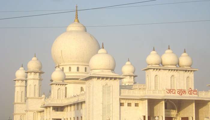 The beautiful domes of the Jai Gurudev Mandir in Mathura.