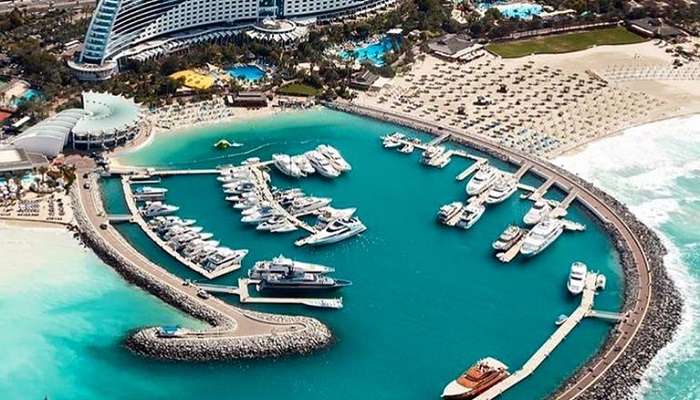 Jumeirah Beach, among places to visit in Dubai