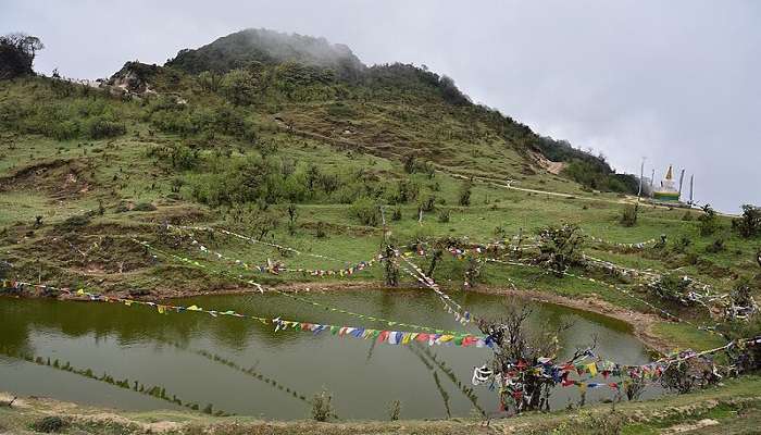 Visit this lake in Darjeeling 