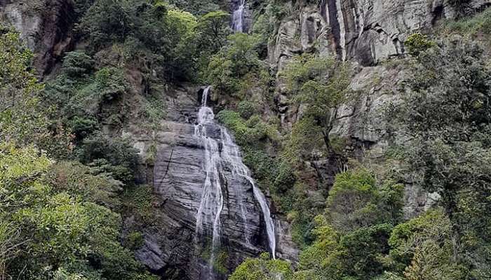 Kolapathana Falls is one of the places to visit in Nuwara Eliya