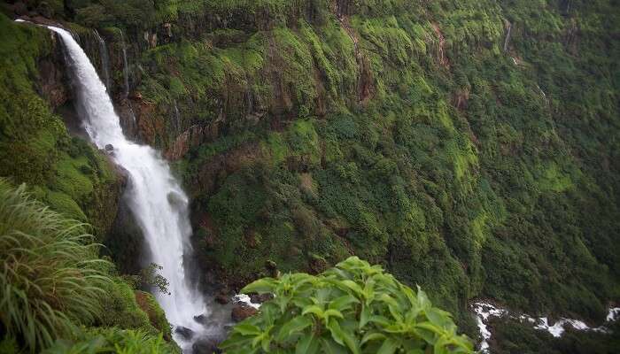 panoramic view of Lingmala Falls