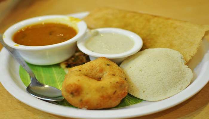 choose from the variety of menu and enjoy the authentic Maddur vada and Idly chutney on your Coorg Trip from bangalore.