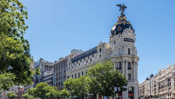 Edificio Metrópolis is one of the official building of madrid and worth visit place in spain.