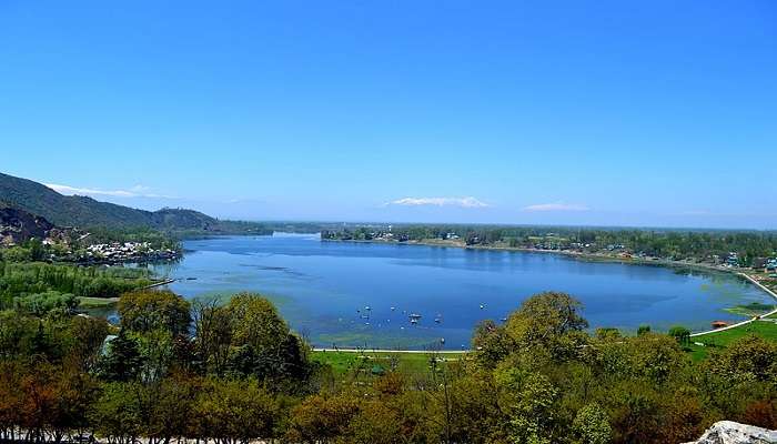A scenic view of Manasbal Lake