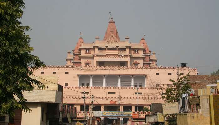 One of the biggest Krishna temples, Shri Krishna Janmasthan Temple is one of the best places to visit in Mathura.