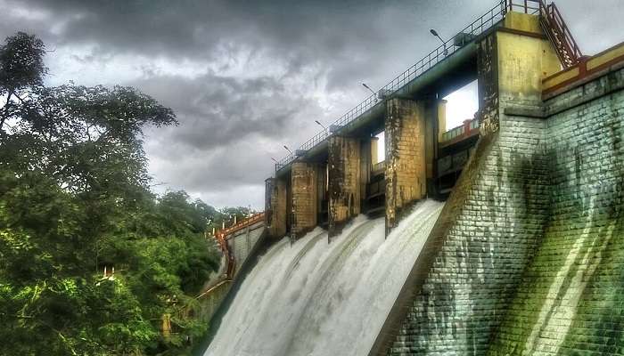 Peechi Dam, places to visit near Athirapally Waterfalls