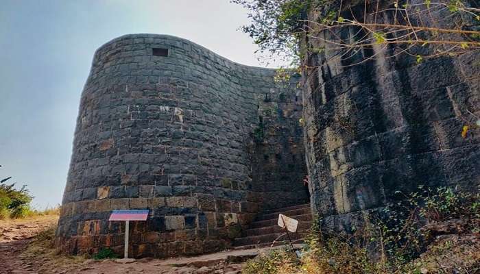Rajhansgad Fort is one of the best historical places to visit Belgaum