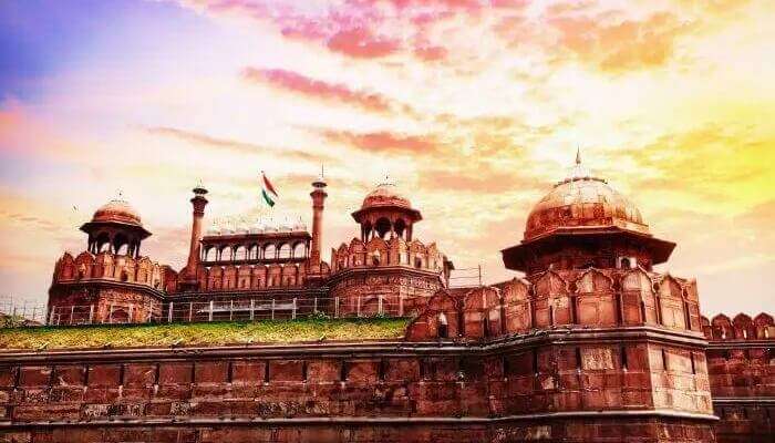Red Fort is one of the tourist places in Delhi