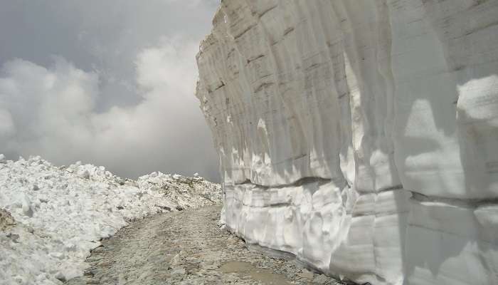 Saach Pass, one of the offbeat destinations in Himachal Pradesh.