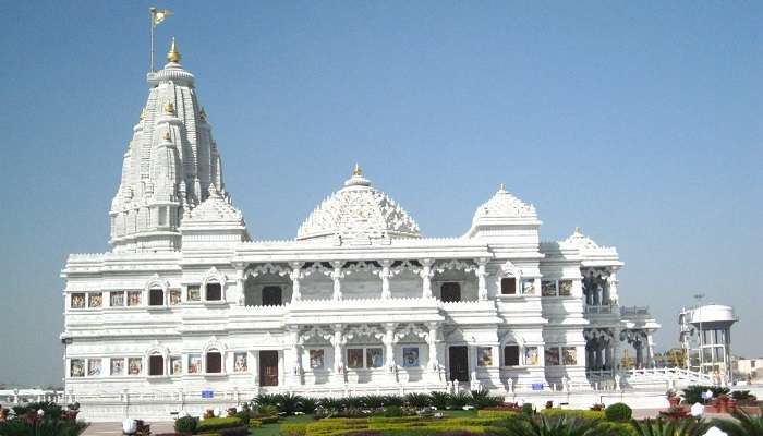 Aarti at Prem Mandir, things to do in Vrindavan