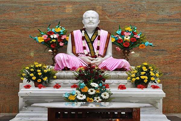 Splendid statue of Ramakrishnan at the Ramakrishnan Ashram