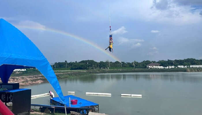 Sanook is one of the best places to visit in Pattaya for adventurers to experience bungee jumping.