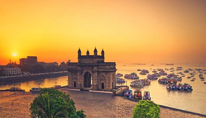 Beautiful sunrise at Gateway of India, Mumbai