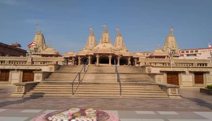 Marvelous architecture at one of the popular places to visit in Rajkot, Swaminarayan Temple
