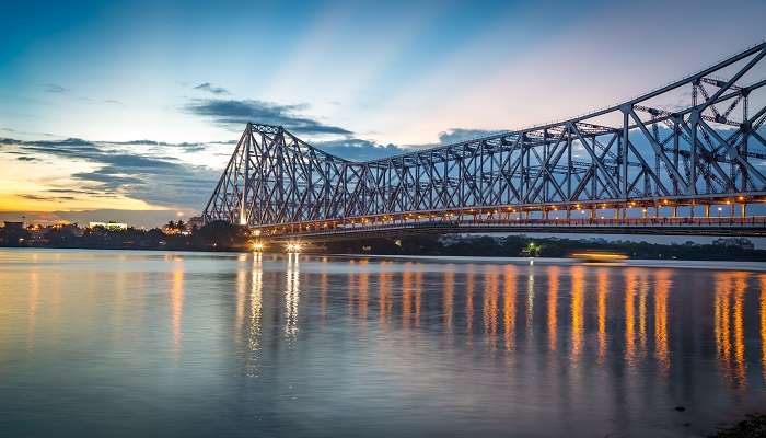 A twilight sky view of the Howrah Bridge in Kolkata