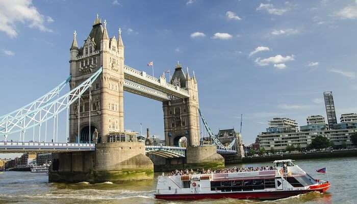 Cruising at the River Thames