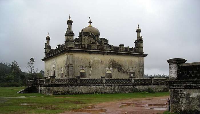 Visit Raja's Tomb