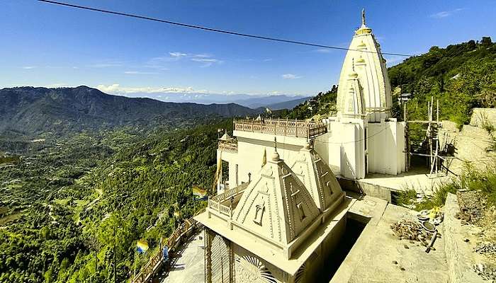 Mukhteshwar is the famous pilgrimage places to visit in Uttarakhand in Summer. 