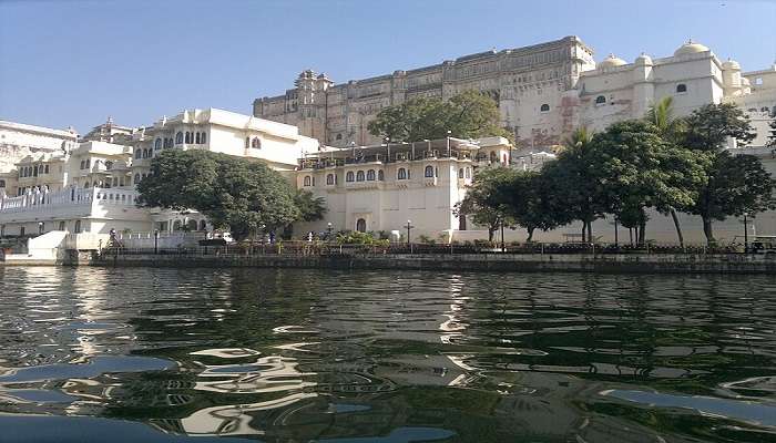 The royal yet serene Udaipur during winters is one of the beautiful places to visit in monsoon in India