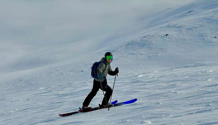 Heli Skiing is one of the most amazing and thrilling adventure sports in Himachal Pradesh.